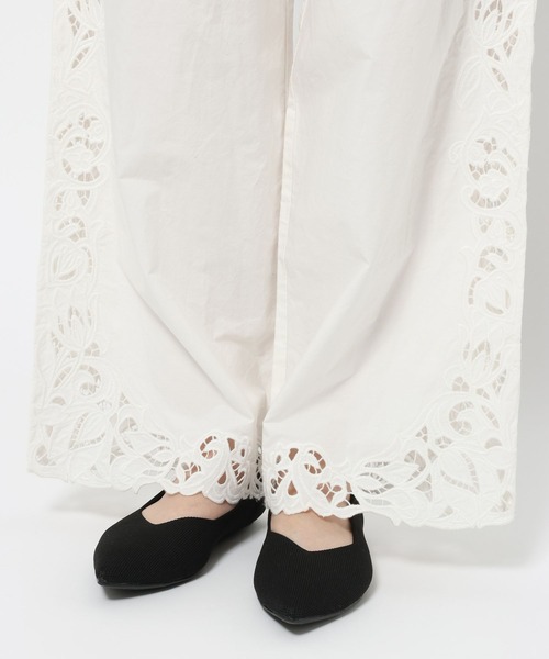 LOWRYS FARM（ローリーズファーム）の「カットワークレースパンツ　657446（その他パンツ・レディース・オフホワイト/ブラック/ブラウン・FREE）」の4枚目の写真