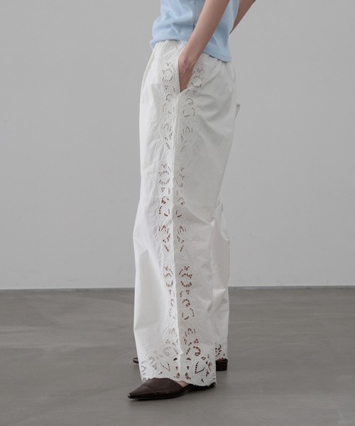 LOWRYS FARM（ローリーズファーム）の「カットワークレースパンツ　657446（その他パンツ・レディース・オフホワイト/ブラック/ブラウン・FREE）」の17枚目の写真