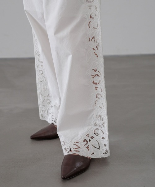 LOWRYS FARM（ローリーズファーム）の「カットワークレースパンツ　657446（その他パンツ・レディース・オフホワイト/ブラック/ブラウン・FREE）」の16枚目の写真