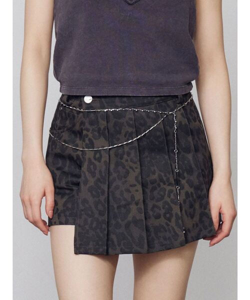 EMODA（エモダ）の「プリーツラップショートパンツ（その他パンツ・レディース・グレー/ブラック/ブラウン・SMALL/MEDIUM）」の4枚目の写真