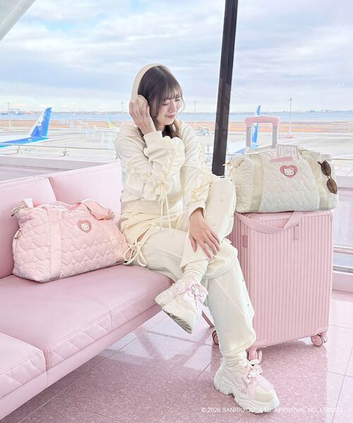 MAJESTIC LEGON（マジェスティックレゴン）の「ハローキティ トラベルボストン（ボストンバッグ・レディース・ピンク/アイボリー・FREE）」の5枚目の写真