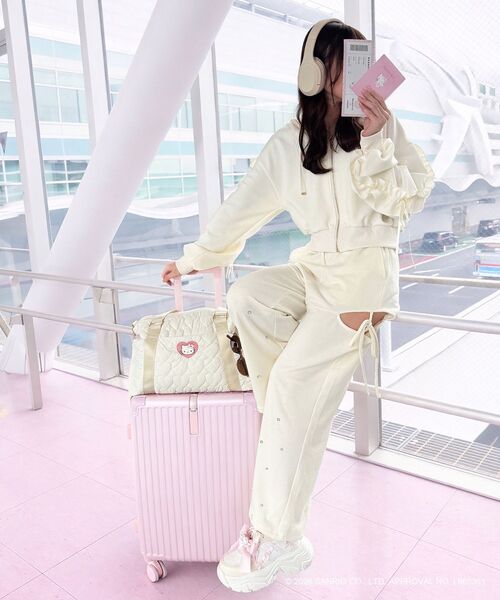 MAJESTIC LEGON（マジェスティックレゴン）の「ハローキティ トラベルボストン（ボストンバッグ・レディース・ピンク/アイボリー・FREE）」の9枚目の写真