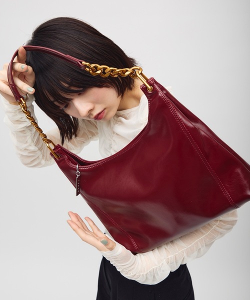TONER(トナー)の「ワイドチェーンワンショルダーバッグ/ロゴプレート付き(ショルダーバッグ・レディース・ブラウン/レッド/ブラック・FREE)」の3枚目の写真