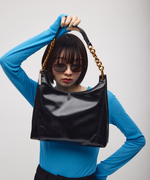 TONER(トナー)の「ワイドチェーンワンショルダーバッグ/ロゴプレート付き(ショルダーバッグ・レディース・ブラウン/レッド/ブラック・FREE)」の11枚目の写真