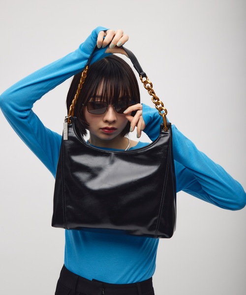 TONER(トナー)の「ワイドチェーンワンショルダーバッグ/ロゴプレート付き(ショルダーバッグ・レディース・ブラウン/レッド/ブラック・FREE)」の12枚目の写真