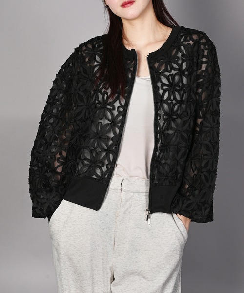 aimoha（アイモハ）の「花柄チュールWZIPブルゾン（ブルゾン・レディース・オフホワイト/ブラック・FREE）」の4枚目の写真