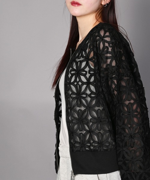 aimoha（アイモハ）の「花柄チュールWZIPブルゾン（ブルゾン・レディース・オフホワイト/ブラック・FREE）」の10枚目の写真