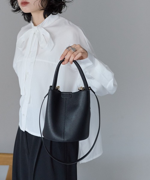 &MARKS(アンドマークス)の「C26【本革】2WAYミニバケットバッグ(ショルダーバッグ・レディース・ブラック/ブラウン/グレイッシュベージュ・FREE)」の7枚目の写真