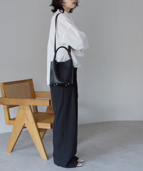 &MARKS(アンドマークス)の「C26【本革】2WAYミニバケットバッグ(ショルダーバッグ・レディース・ブラック/ブラウン/グレイッシュベージュ・FREE)」の11枚目の写真