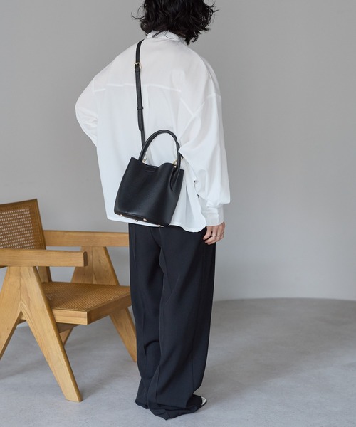 &MARKS(アンドマークス)の「C26【本革】2WAYミニバケットバッグ(ショルダーバッグ・レディース・ブラック/ブラウン/グレイッシュベージュ・FREE)」の12枚目の写真