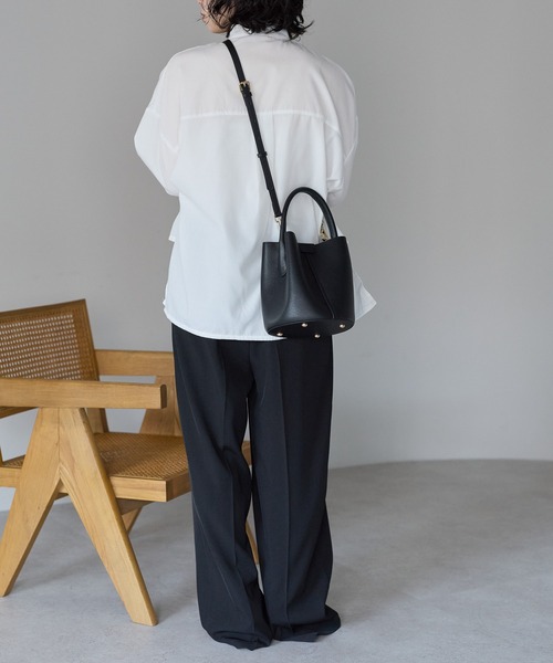 &MARKS(アンドマークス)の「C26【本革】2WAYミニバケットバッグ(ショルダーバッグ・レディース・ブラック/ブラウン/グレイッシュベージュ・FREE)」の13枚目の写真