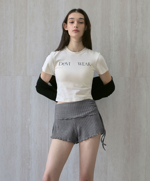 DEVIWEAR（デヴィウェア）の「女性ヨガウェア DEVI-B0088-チャコール ピラティス ビビアナ ショーリングショーツ（その他パンツ・レディース・チャコール・S/M）」の6枚目の写真
