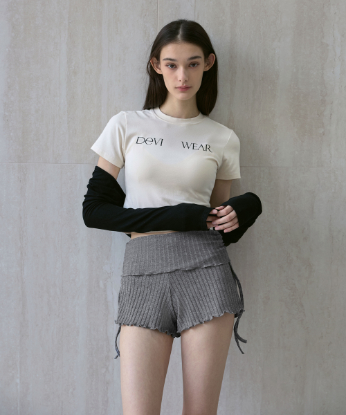 DEVIWEAR（デヴィウェア）の「女性ヨガウェア DEVI-B0088-チャコール ピラティス ビビアナ ショーリングショーツ（その他パンツ・レディース・チャコール・S/M）」の7枚目の写真