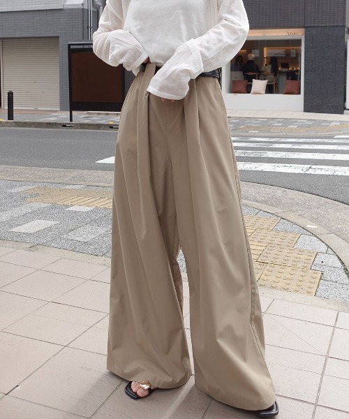 CORNERS(コーナーズ)の「マシュマロツイルハイウエストタックワイドパンツ(スラックス・レディース・ブラック/オフホワイト/ベージュ・M)」の1枚目の写真