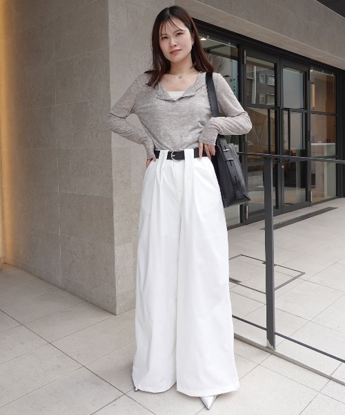 CORNERS(コーナーズ)の「マシュマロツイルハイウエストタックワイドパンツ(スラックス・レディース・ブラック/オフホワイト/ベージュ・M)」の4枚目の写真