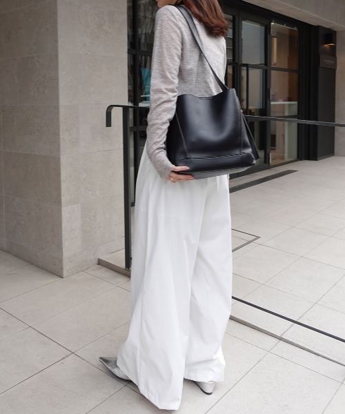 CORNERS(コーナーズ)の「マシュマロツイルハイウエストタックワイドパンツ(スラックス・レディース・ブラック/オフホワイト/ベージュ・M)」の5枚目の写真