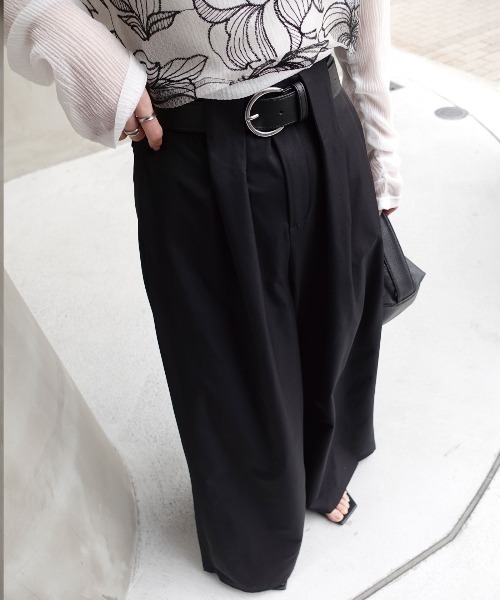 CORNERS(コーナーズ)の「マシュマロツイルハイウエストタックワイドパンツ(スラックス・レディース・ブラック/オフホワイト/ベージュ・M)」の9枚目の写真