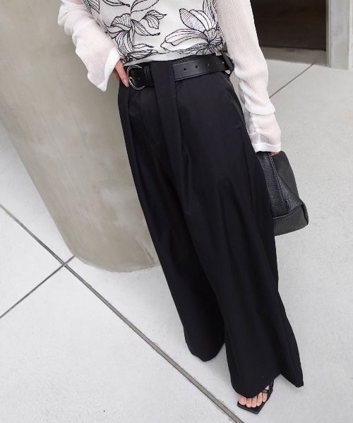 CORNERS(コーナーズ)の「マシュマロツイルハイウエストタックワイドパンツ(スラックス・レディース・ブラック/オフホワイト/ベージュ・M)」の10枚目の写真