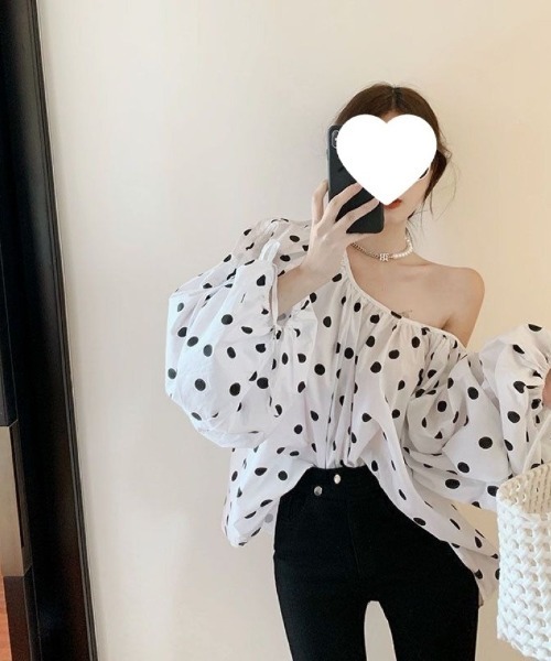 Ritzy（リッツィー）の「オフショルダー 水玉パフスリーブブラウス（シャツ/ブラウス・レディース・ホワイト・M）」の6枚目の写真
