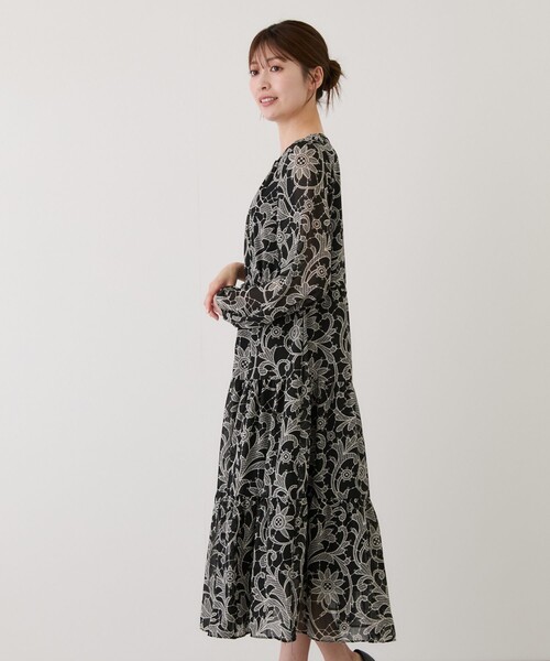 Jayro(ジャイロ)の「花柄長袖ワンピース(ワンピース・レディース・ブラック系その他/ホワイト系その他4・FREE)」の9枚目の写真