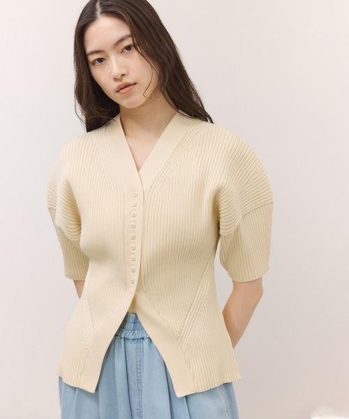 ADAM ET ROPE'(アダムエロペ)の「【サステナブル】フォルムニットカーディガン(カーディガン/ボレロ・レディース・オフホワイト/ブラック・FREE)」の1枚目の写真