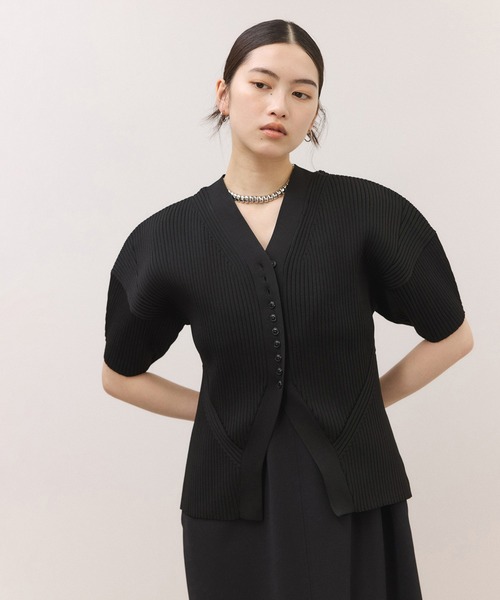 ADAM ET ROPE'(アダムエロペ)の「【サステナブル】フォルムニットカーディガン(カーディガン/ボレロ・レディース・オフホワイト/ブラック・FREE)」の2枚目の写真