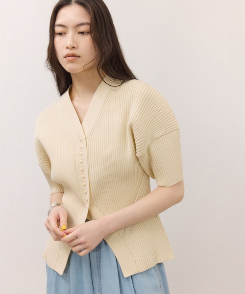 ADAM ET ROPE'(アダムエロペ)の「【サステナブル】フォルムニットカーディガン(カーディガン/ボレロ・レディース・オフホワイト/ブラック・FREE)」の5枚目の写真