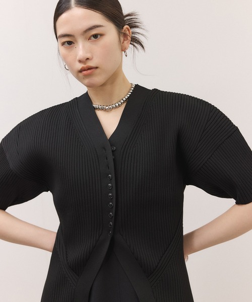 ADAM ET ROPE'(アダムエロペ)の「【サステナブル】フォルムニットカーディガン(カーディガン/ボレロ・レディース・オフホワイト/ブラック・FREE)」の11枚目の写真