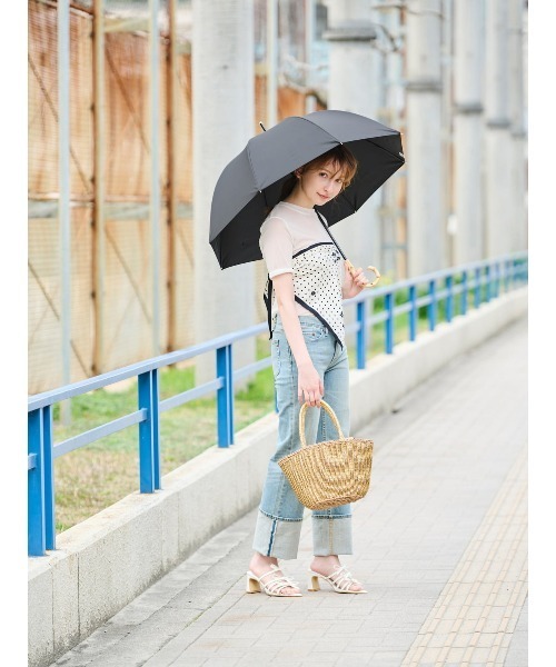 tutuanna（チュチュアンナ）の「[UVカット・遮光率100％][遮熱]無地日傘（晴雨兼用）（長傘・レディース・サンドベージュ/ブラック/オフホワイト/ピンク・フリー）」の5枚目の写真