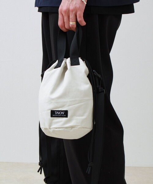 TAION（タイオン）の「【TAION / タイオン】MOUNTAIN BUCKET BAG（ショルダーバッグ・メンズ・ブラック/オリーブ/ライトグレー/ネイビー・FREE）」の7枚目の写真