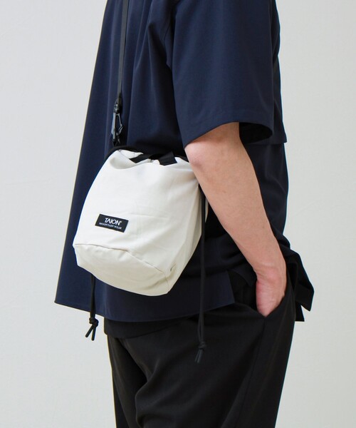 TAION（タイオン）の「【TAION / タイオン】MOUNTAIN BUCKET BAG（ショルダーバッグ・メンズ・ブラック/オリーブ/ライトグレー/ネイビー・FREE）」の10枚目の写真