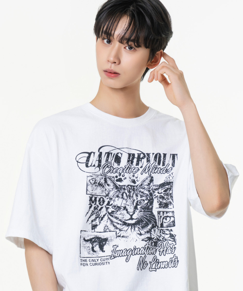 MOZMOZ(モズモズ)の「アイキャット オーバーサイズ グラフィック 半袖Tシャツ ホワイト(Tシャツ/カットソー・レディース・その他・M/XL/XXL)」の1枚目の写真