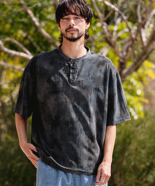 CAMBIO(カンビオ)の「mt10467-Fade Distressed Henley Neck Tee ヘンリーネックTシャツ(PF-261-021)(Tシャツ/カットソー・メンズ・ブラック/サックスブルー・M/L)」の6枚目の写真
