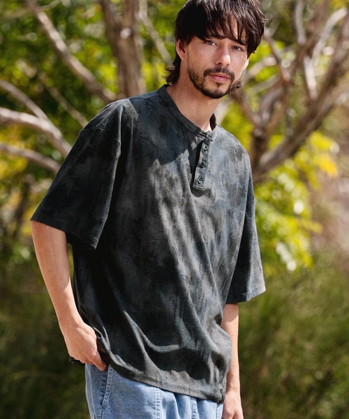 CAMBIO(カンビオ)の「mt10467-Fade Distressed Henley Neck Tee ヘンリーネックTシャツ(PF-261-021)(Tシャツ/カットソー・メンズ・ブラック/サックスブルー・M/L)」の7枚目の写真