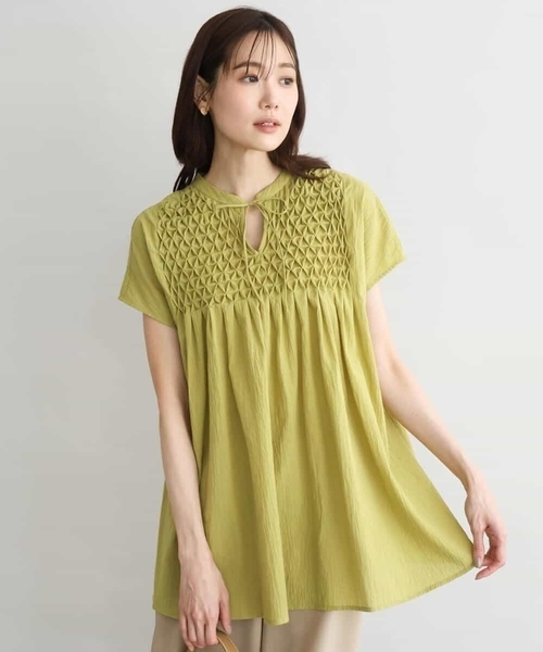 MK MICHEL KLEIN（エムケーミッシェルクラン）の「[洗える]ハンドスモッキングブラウス（Tシャツ/カットソー・レディース・マスタード/ホワイト・38）」の3枚目の写真