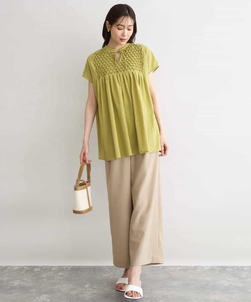 MK MICHEL KLEIN（エムケーミッシェルクラン）の「[洗える]ハンドスモッキングブラウス（Tシャツ/カットソー・レディース・マスタード/ホワイト・38）」の4枚目の写真