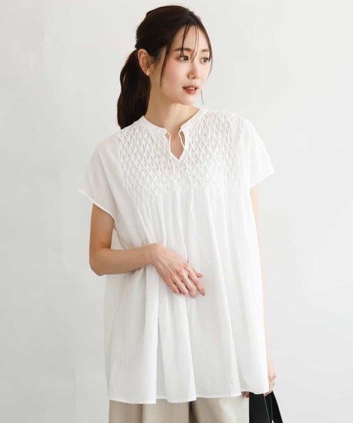 MK MICHEL KLEIN（エムケーミッシェルクラン）の「[洗える]ハンドスモッキングブラウス（Tシャツ/カットソー・レディース・マスタード/ホワイト・38）」の8枚目の写真