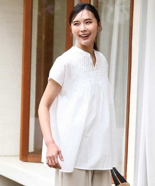 MK MICHEL KLEIN（エムケーミッシェルクラン）の「[洗える]ハンドスモッキングブラウス（Tシャツ/カットソー・レディース・マスタード/ホワイト・38）」の12枚目の写真
