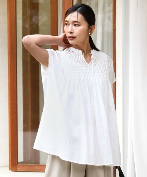 MK MICHEL KLEIN（エムケーミッシェルクラン）の「[洗える]ハンドスモッキングブラウス（Tシャツ/カットソー・レディース・マスタード/ホワイト・38）」の14枚目の写真