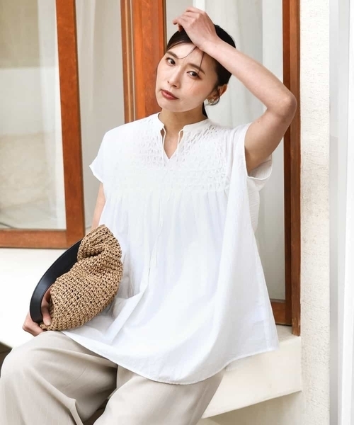MK MICHEL KLEIN（エムケーミッシェルクラン）の「[洗える]ハンドスモッキングブラウス（Tシャツ/カットソー・レディース・マスタード/ホワイト・38）」の16枚目の写真