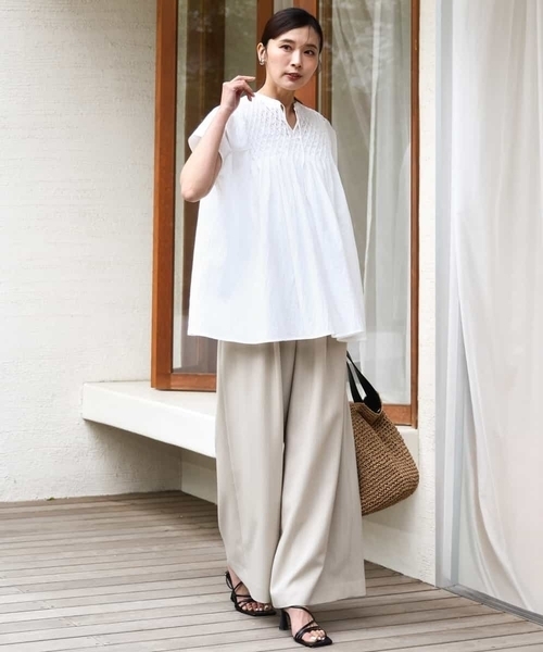 MK MICHEL KLEIN（エムケーミッシェルクラン）の「[洗える]ハンドスモッキングブラウス（Tシャツ/カットソー・レディース・マスタード/ホワイト・38）」の18枚目の写真