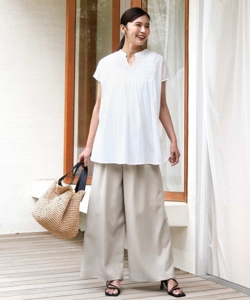 MK MICHEL KLEIN（エムケーミッシェルクラン）の「[洗える]ハンドスモッキングブラウス（Tシャツ/カットソー・レディース・マスタード/ホワイト・38）」の19枚目の写真