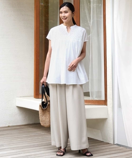 MK MICHEL KLEIN（エムケーミッシェルクラン）の「[洗える]ハンドスモッキングブラウス（Tシャツ/カットソー・レディース・マスタード/ホワイト・38）」の21枚目の写真