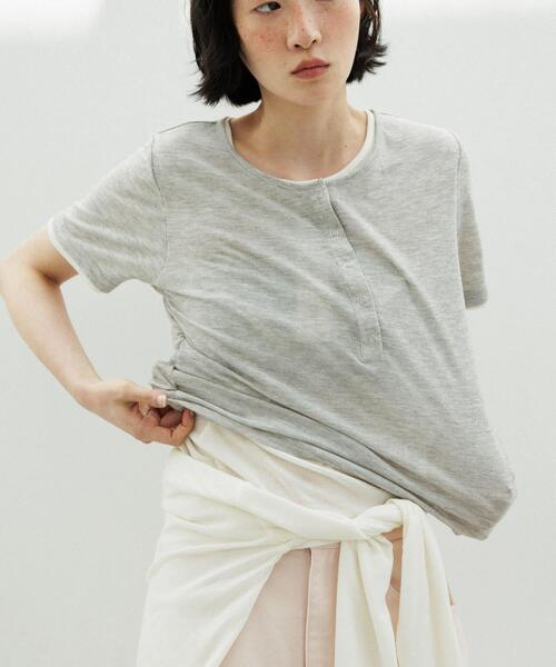 KBF(ケイビーエフ)の「バイカラーヘンリーネックTEE(Tシャツ/カットソー・レディース・グリーン系その他/ブラウン/ライトグレー・ONE)」の5枚目の写真