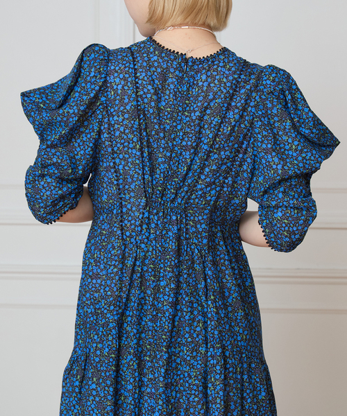 IENA LA BOUCLE(イエナラブークル)の「IENA LA BOUCLE Flower プリントワンピース(ワンピース・レディース・ネイビー・FREE)」の7枚目の写真