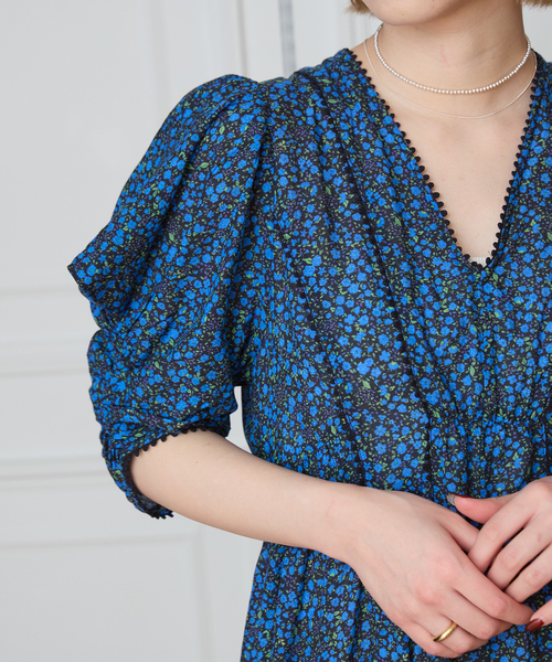 IENA LA BOUCLE(イエナラブークル)の「IENA LA BOUCLE Flower プリントワンピース(ワンピース・レディース・ネイビー・FREE)」の8枚目の写真