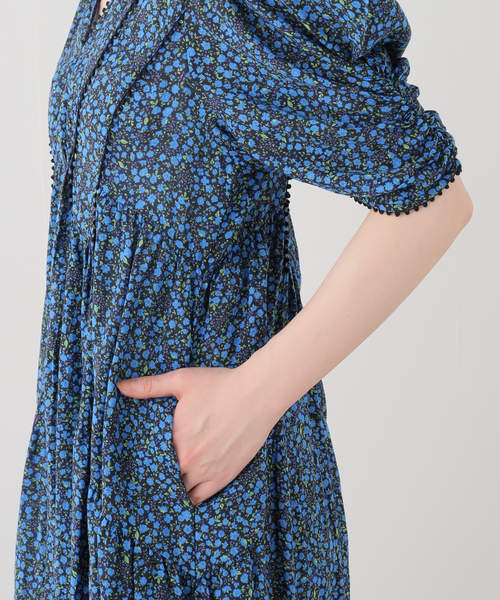 IENA LA BOUCLE(イエナラブークル)の「IENA LA BOUCLE Flower プリントワンピース(ワンピース・レディース・ネイビー・FREE)」の17枚目の写真