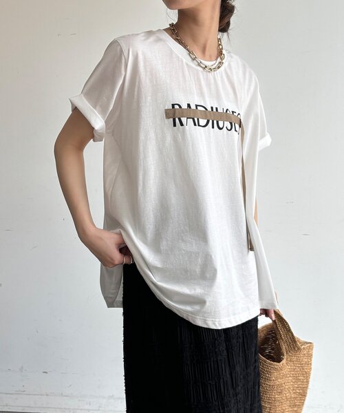 DouDou(ドゥドゥ)の「【WEB限定】ロゴテープTEE(Tシャツ/カットソー・レディース・ブラック/ベージュ/オフホワイト・FREE)」の1枚目の写真