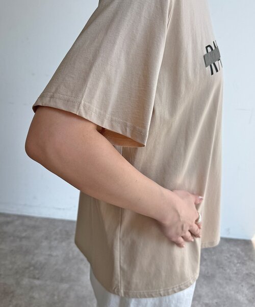 DouDou(ドゥドゥ)の「【WEB限定】ロゴテープTEE(Tシャツ/カットソー・レディース・ブラック/ベージュ/オフホワイト・FREE)」の6枚目の写真