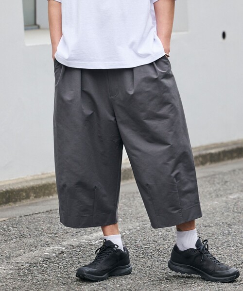 FREAK'S STORE（フリークスストア）の「限定展開 Drymix(R)/ドライミックス ワイドシルエット タックスリークウォーターパンツ/速乾/UVカット（その他パンツ・メンズ・ベージュ/チャコールグレー/ブラック・SMALL/MEDIUM/LARGE）」の2枚目の写真